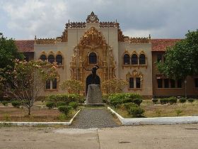 This is the Escuela Normal de Santiago named Escuela Normal Juan Demostenes Arosemena in Santiago de Veraguas, Panama. – Best Places In The World To Retire – International Living